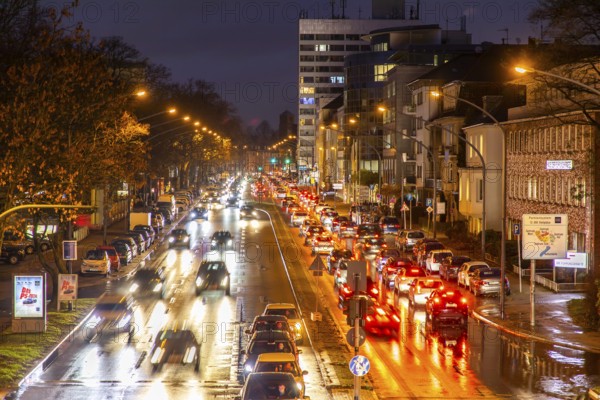 Bundesstrasse B224, Alfredstrasse, in Essen Rüttenscheid, evening rush hour traffic, this area would also be affected by a diesel driving ban, Essen, North Rhine-Westphalia, Germany, Europe