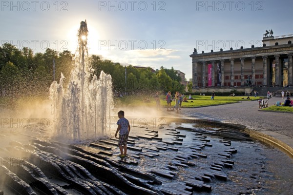 Fountain with Pleasure Garden and Old Museum, Collections of Classical Antiquities of the National Museums in Berlin, Museum Island, Berlin, Germany, Europe