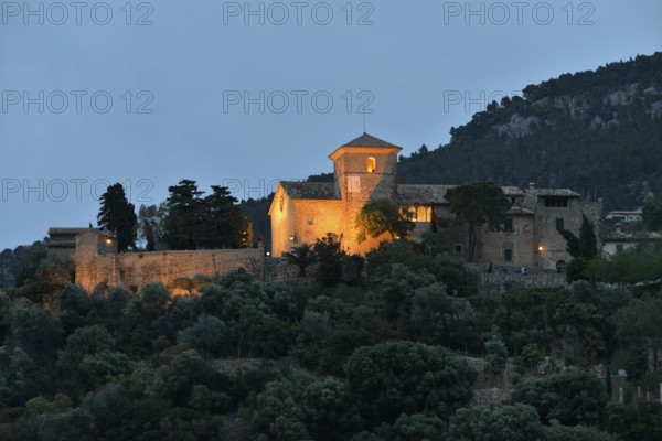 Iglesia de San Juan Bautista church in the evening light, Deià, Serra de Tramuntana, Majorca, Balearic Islands, Spain, Europe