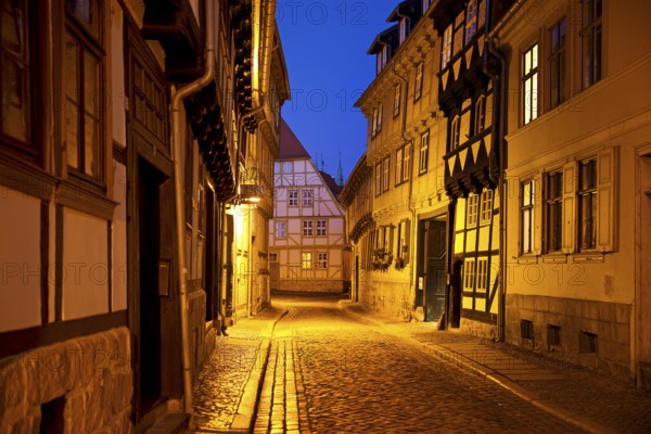 Half-timbered houses in a narrow street with cobblestones, Old Town in the evening, World Heritage City of Quedlinburg, Saxony-Anhalt, Germany, Europe