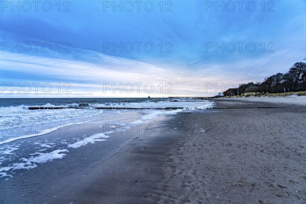 The beach at the Baltic seaside resort of Kühlungsborn in winter, Mecklenburg-Western Pomerania, Germany, Europe