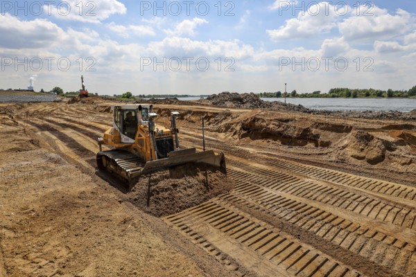 Dinslaken, Voerde, North Rhine-Westphalia, Germany, Emscher estuary into the Rhine. Construction site of the new Emscher estuary. The mouth of the Emscher into the Rhine is being moved almost 500 metres north from Dinslaken to Voerde. Fish will then be able to swim barrier-free up the new Emscher from the Rhine through a newly created floodplain area. Following the construction of a parallel sewer, the Emscher has been completely free of sewage since January 2022. The river was previously an open, above-ground combined sewer with rainwater and wastewater, Europe