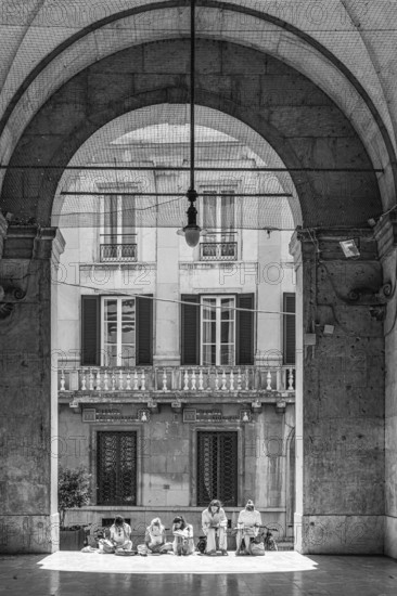 Art students drawing a vault, black and white photograph, Pisa, Tuscany, Italy, Europe