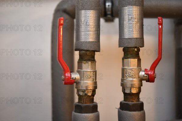 Ball valve, red, brass, heating pipes, foam, old heating system, gas heating, building services, Stuttgart, Baden-Württemberg, Germany, Europe