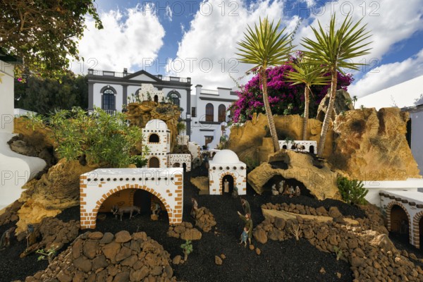 Christmas cot, white houses, palm trees, Cumulus, old town of Haria, Lanzarote, Canary Islands, Spain, Europe