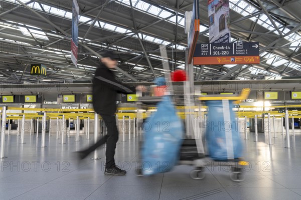 Cologne-Bonn Airport, warning strike by the Verdi trade union, public service and ground handling workers on strike, almost all flights cancelled at CGN, North Rhine-Westphalia, Germany, cancellations, Europe