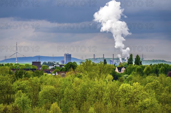 View over the north-western Ruhr area, from Essen to Bottrop, forest, green areas in Essen-Stoppenberg, view to Bottrop, Prosper coking plant, extinguishing cloud, on the right the slagheap at Beckstraße, Tetraeder, on the left the slagheap Handel, RW, Germany, Europe