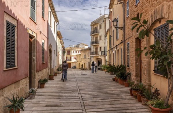 Small alleyways in the historic old town of Alcudia, Majorca, Spain, Europe