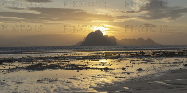 Structures in the sand, sunrise at low tide on the beach of Koh Ngai Island, Andaman Sea, Satun Province, Southern Thailand, Thailand, Asia