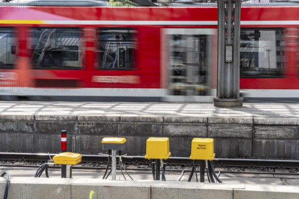 Digitalisation at Deutsche Bahn, in the yellow cable protection and distribution boxes the data cables from various sensors, such as axle counters, signals, points, RFID recording devices, etc., converge on the tracks, from here they are sent to the digital interlocking technology to record data for controlling rail traffic, Cologne, North Rhine-Westphalia, Germany, Europe