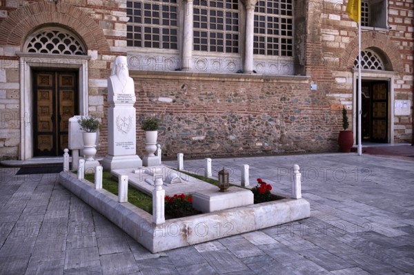 Tomb of Venevita Perón in front of the church of Hagios Demetrios, also known as Agios Dimtrios or Demetrios Basilica, Thessaloniki, Macedonia, Greece, Europe