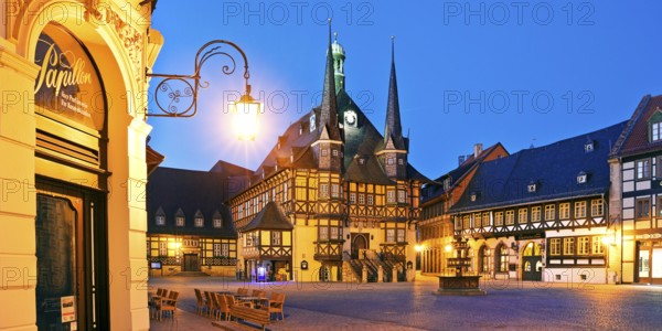 Market square with atmospherically illuminated town hall in the evening, Wernigerode, Harz, Saxony-Anhalt, Germany, Europe