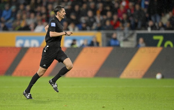 Referee Deniz Aytekin, gesture, gesture, PreZero Arena, Sinsheim, Baden-Württemberg, Germany, Europe