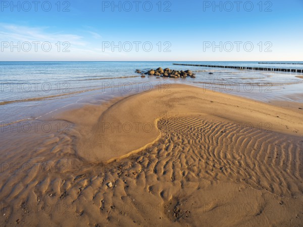 Pristine beach on the Baltic Sea with groynes, sandbank, boulders and sand ripples, Baltic resort Kühlungsborn, Mecklenburg-Western Pomerania, Germany, Europe