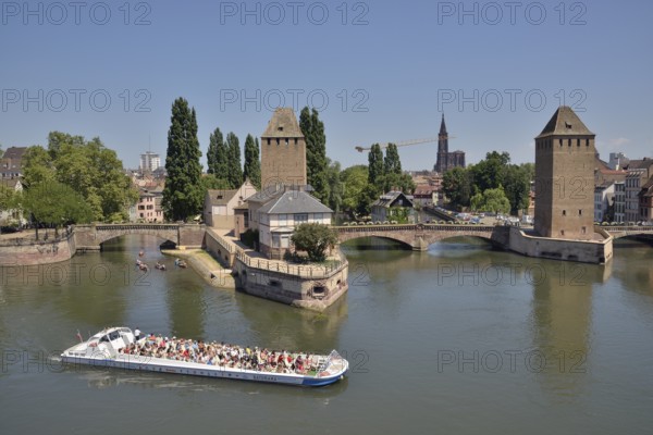 Excursion boat on the River Ill at the Ponts Couverts bridge with towers, UNESCO World Heritage Site, historic centre or Grand Ile, Strasbourg, Département Bas-Rhin, Alsace, France, Europe