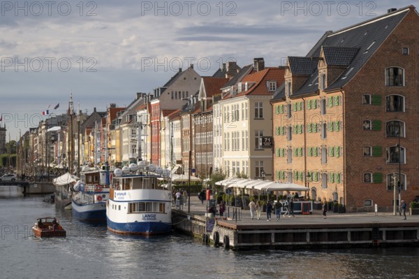 Nyhavn, in the Frederiksstaden district, harbour district with over 300-year-old houses, many cafés, pubs, restaurants, canal, tourist attraction, Copenhagen, Denmark, Europe