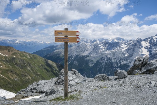 Stelvio Pass, Vinchgau Valley, South Tyrol, Italy, mountain landscape at Ortler, Stelvio Pass road, signposts hiking trail Trafoi, Franzenshöhe and Sotto Stelvio, Europe