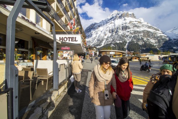 28 March 2024: Lively tourism in the week in front of Easter in the popular Swiss holiday resort of Grindelwald