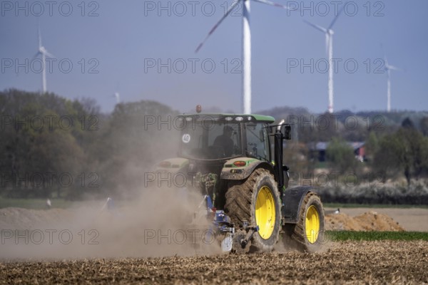 A tractor works a field, due to long dryness in spring, no rain for more than 4 weeks, the fields are dusty, south of Straelen, Lower Rhine, North Rhine-Westphalia, Germany, Europe