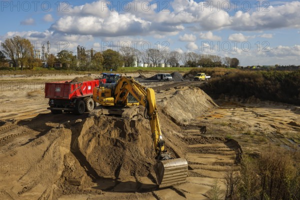 28.10.2020, Oberhausen, Ruhr area, North Rhine-Westphalia, Germany - Excavator during earthworks as part of the Emscher conversion, new Emscher AKE sewer, here in Holtener Feld the landscape will be renaturalised and redesigned after the laying of the frame double sewer prefabricated parts, the ecological conversion of the Emscher system consists of the construction of a central wastewater treatment system in the Ruhr area, the construction of sewers and the renaturation of the Emscher and its tributaries 00X201028D036CARO (MODEL RELEASE: NO, PROPERTY RELEASE: NO (c) caro images / Rupert Oberhaeuser, http://www.caro-images.com, info@caro-images.com - If the photo is used for purposes other than journalism, please contact the agency - any use of the photo is subject to a fee)