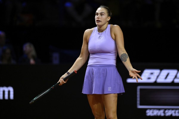 Aryna Sabalenka BLR, gesture, gesture helpless, Tennis Ladies Porsche Cup, Grand Prix, GP, Stuttgart 2025, Porsche Arena, Stuttgart, Baden-Württemberg, Germany, Europe