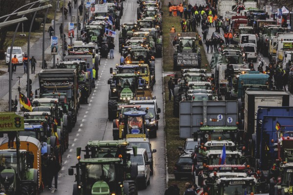 Road blockades, taken as part of the farmers' protests in Berlin, 15 January 2024. 10, 000 participants are expected on Monday as part of the farmers' protest week. Among other things, they are protesting against the austerity plans of the traffic light government
