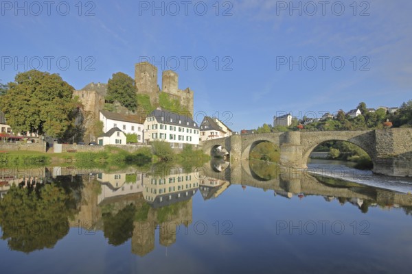Old Lahn bridge built 1448 with castle built 12th century, Lahn valley, reflection, historic stone arch bridge, Runkel, Westerwald, Taunus, Hesse, Germany, Europe