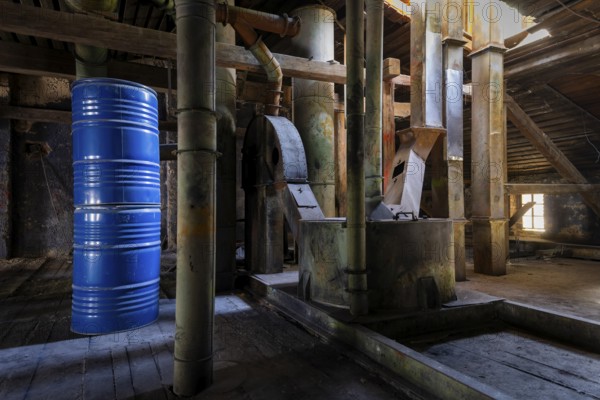 Schindler's blue colour factory is located directly on the Zwickauer Mulde river and belongs to the Zschorlau district of Albernau in the Saxon Ore Mountains. Since 2019, it has been part of the Schneeberg Mining Landscape and a UNESCO World Heritage Site in the Erzgebirge/Krušnohorí Mining Region. On 27 February 1649, the Schneeberg merchant Erasmus Schindler bought a plot of land to build a blue paint factory on the Zwickauer Mulde near Albernau. On 4 May 1649, he received the privilege to build a blue dye mill from Elector Johann Georg I. As Schindlerswerk GmbH & Co. KG, it is probably the world's oldest paint factory still in production. It is associated with a long tradition of producing blue cobalt pigments and the commercial manufacture of colour pigments. In more recent times, production has been expanded to include various paints. The company also produces laundry blue, Schindlerswerk, Zschorlau OT Albernau, Saxony, Germany, Europe