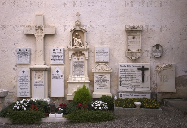 Cemetery, graves, crosses in front of the pilgrimage church Parish Church of Our Lady of Sorrows, Riffian, Rifiano, South Tyrol, Autonomous Province of Bolzano, Italy, Europe