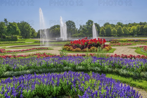 Garden parterre at the New Palace with flowerbeds and fountain in the Schleissheim Palace complex, Oberschleissheim near Munich, Upper Bavaria, Bavaria, Germany, Europe