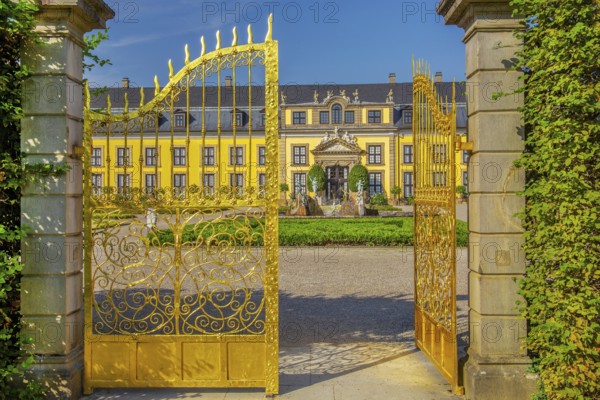 Golden Tor Tor with gallery building in the Great Garden, Herrenhausen Gardens, Hanover, Lower Saxony, Germany, Europe