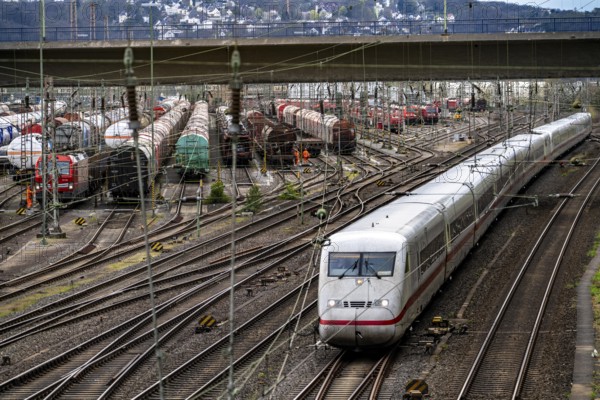 ICE train at Hagen-Vorhalle marshalling yard, one of the 9 largest in Germany, located on the Wuppertal-Dortmund railway line and with 40 directional tracks on which goods trains are assembled, North Rhine-Westphalia, Germany, Europe
