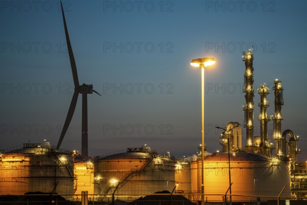 Lyondell Chemical Netherlands BV, chemical plant, joint venture between LyondellBasell and Covestro, largest plant of its kind in the world, produces intermediates for many end products, propylene oxide and styrene monomer, in the seaport of Rotterdam, Maasvlakte, Rotterdam Netherlands