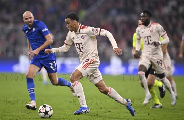 Jamal Musiala FC Bayern Munich FCB (42) Action on the ball, Champions League, Allianz Arena, Munich, Bavaria, Germany, Europe