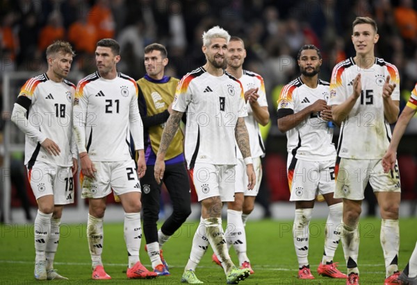 German players celebrate with fans, Robert Andrich GER (08) Robin Gosens GER (21) Maximilian Mittelstädt GER (18) Waldemar Anton GER (03) Serge Gnabry GER (20) Nico Schlotterbeck GER (15) UEFA Nations League international Germany v Netherlands, Allianz Arena, Munich, Bavaria, Germany, Europe