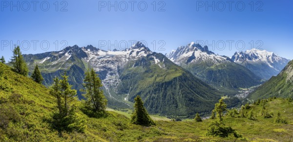 Mountain panorama with glaciated mountain peaks, Aiguille de Chardonnet with Glacier du Tour, Aiguille Verte with Aiguille du Midi and Mont Blanc, hike to Aiguillette des Posettes, Chamonix, Haute-Savoie, France, Europe