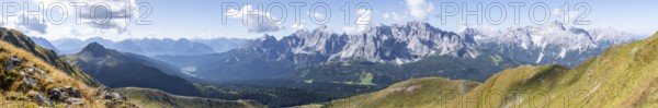 Alpine panorama, Carnic High Trail, view from the Carnic main ridge to the Sesto Dolomites, Carnic Alps, Carinthia, Austria, Europe