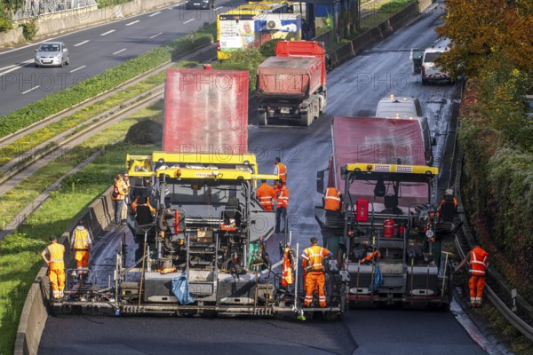 New whisper asphalt surface for the A40 motorway, in the city of Essen, direction Dortmund, 95, 000 square metres of porous asphalt will be laid over a distance of around 6 km, the motorway will be closed for 1 week, North Rhine-Westphalia, Germany, Europe