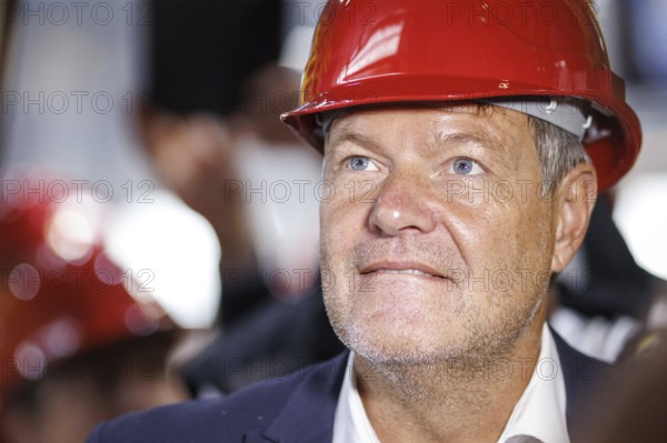 Robert Habeck, Federal Minister for Economic Affairs and Climate Protection and Vice-Chancellor, visits The Coatinc Company, Germany's oldest family business, in Kreuztal, 22/08/2024
