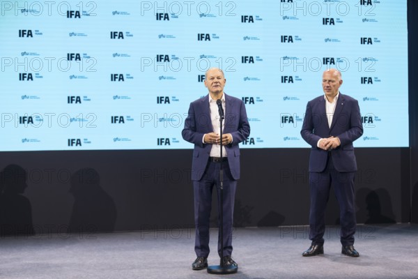Olaf Scholz (Chancellor of the Federal Republic of Germany, SPD) gives a press statement after the press tour of the IFA (Internationale Funkausstellung) exhibition at the exhibition grounds, Berlin, 06/09/2024