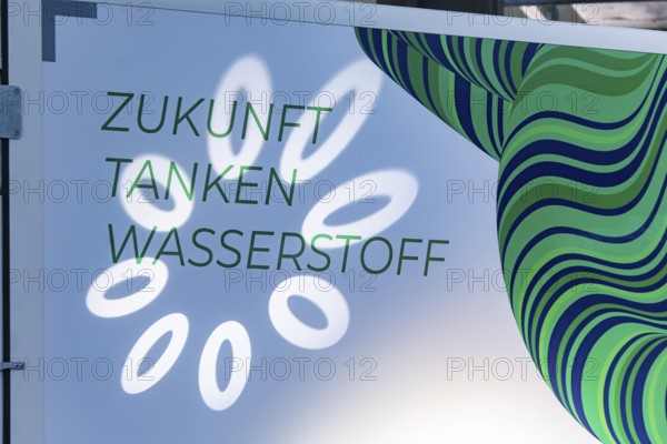 Presentation of the first fuel cell lorry from FES GmbH Fahrzeug-Entwicklung Sachsen. FES GmbH has been involved in the development of fuel cell systems and their application in vehicles for more than seven years and will now register the first truck with a weight of 18 tonnes in road traffic, FES, Zwickau, Saxony, Germany, Europe