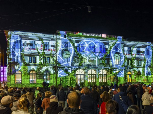 Central railway station - car park, baumbule!, Karl Iaro & Fabio Koll The 2nd edition of Light our Vision under the motto LICHT.MACHT.PLATZ. is inspiring with an international line-up and a record number of applications from all over the world. The best light artists were selected from over 100 submissions to present their works at various locations in Chemnitz city centre. A total of 21 artists are taking part, creating fascinating experiences with unique installations, projections and interactive works of light art. The second Light our Vision light art festival, Chemnitz, Saxony, Germany, Europe