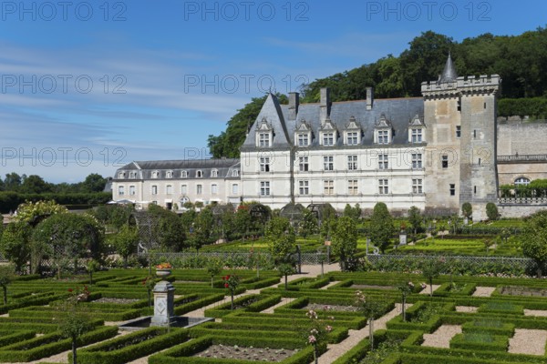 Historic castle with manicured garden, hedges and architectural elements, Villandry Castle, Renaissance, Tours, Loire Valley, Centre-Val de Loire, France, Europe