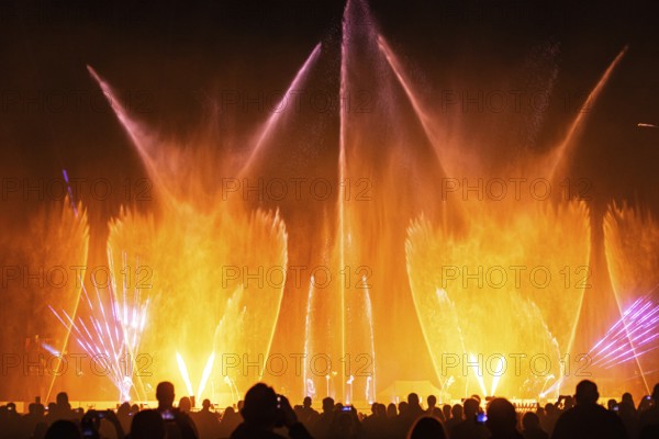 At Elementaro, a water and light show that will take place in Bad Vilbel from 20 to 22 September 2024, the combination of moving water fountains over 35 metres high, classical, modern and nostalgic music, fantastic images and emotional videos, an oversized large water wall, impressive fire compartments and countless lasers will captivate the audience, Bad Vilbel, Hesse, Germany, Europe