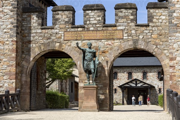 Main gate, Porta Praetoria with bronze statue of Emperor Antoninus Pius, plaque with inscription for Wilhelm II, Great Hall at the back, basilica, Saalburg Roman fort, reconstructed cohort fort, museum, archaeological park, Upper Germanic Raetian Limes, border of the Roman Empire, Bad Homburg vor der Höhe, Taunus, Hesse, Germany, Europe