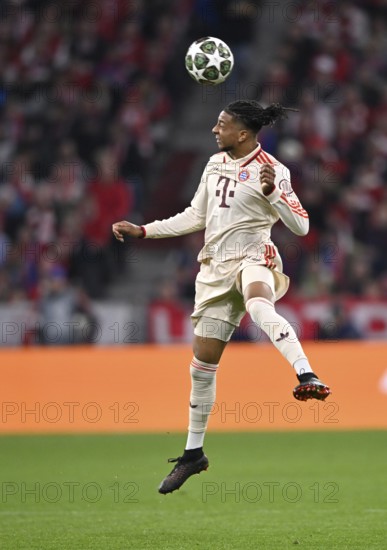 Header action Michael Olise FC Bayern Munich FCB (17) Champions League, Allianz Arena, Munich, Bavaria, Germany, Europe