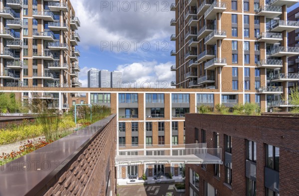 De Groene Kaap residential complex, in the Rotterdam Feijenoord district, on the Maashaven, Katendrecht neighbourhood, 450 flats and shops, spread over 5-19 storey buildings, with many inner courtyards, balconies and an accessible roof garden, partly over bridges, partly as a kitchen garden, which extends over all buildings and can also be used by the public, lots of greenery to promote the microclimate, energy-efficient construction, Netherlands