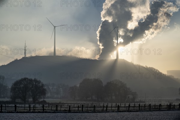 Windpark Halde Oberscholven, smoke clouds from the cooling tower and chimney of the Uniper coal-fired power plant Scholven, Gelsenkrichen, North Rhine-Westphalia, Germany, Europe
