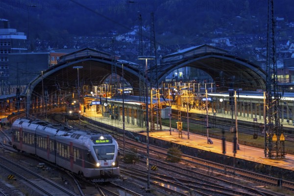 The main railway station of Hagen, station halls, tracks, platforms, regional express train, North Rhine-Westphalia, Germany, Europe