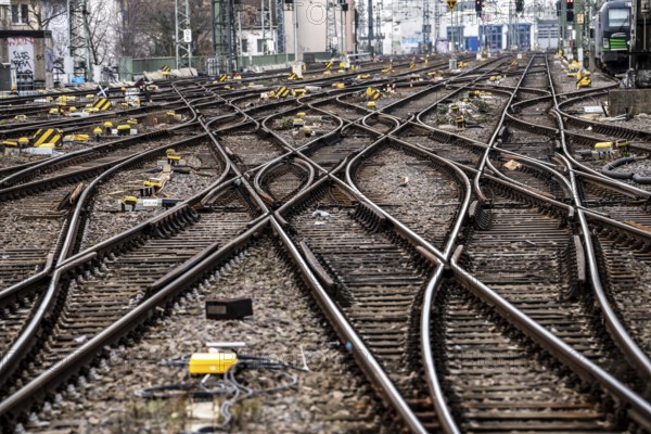 Empty tracks in front of Cologne Central Station, 3-day strike of the railway union GDL, only very few local and long-distance trains are running, empty Cologne Central Station, which is usually full of travellers and trains during rush hour, Cologne, North Rhine-Westphalia, Germany, Europe